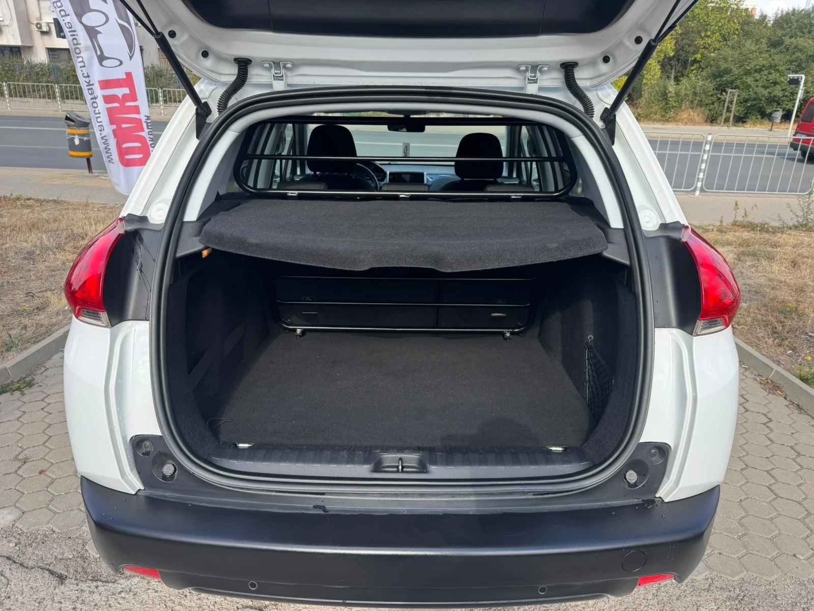 Peugeot 2008 1.6HDi, снимка 16 - Автомобили и джипове - 56281003