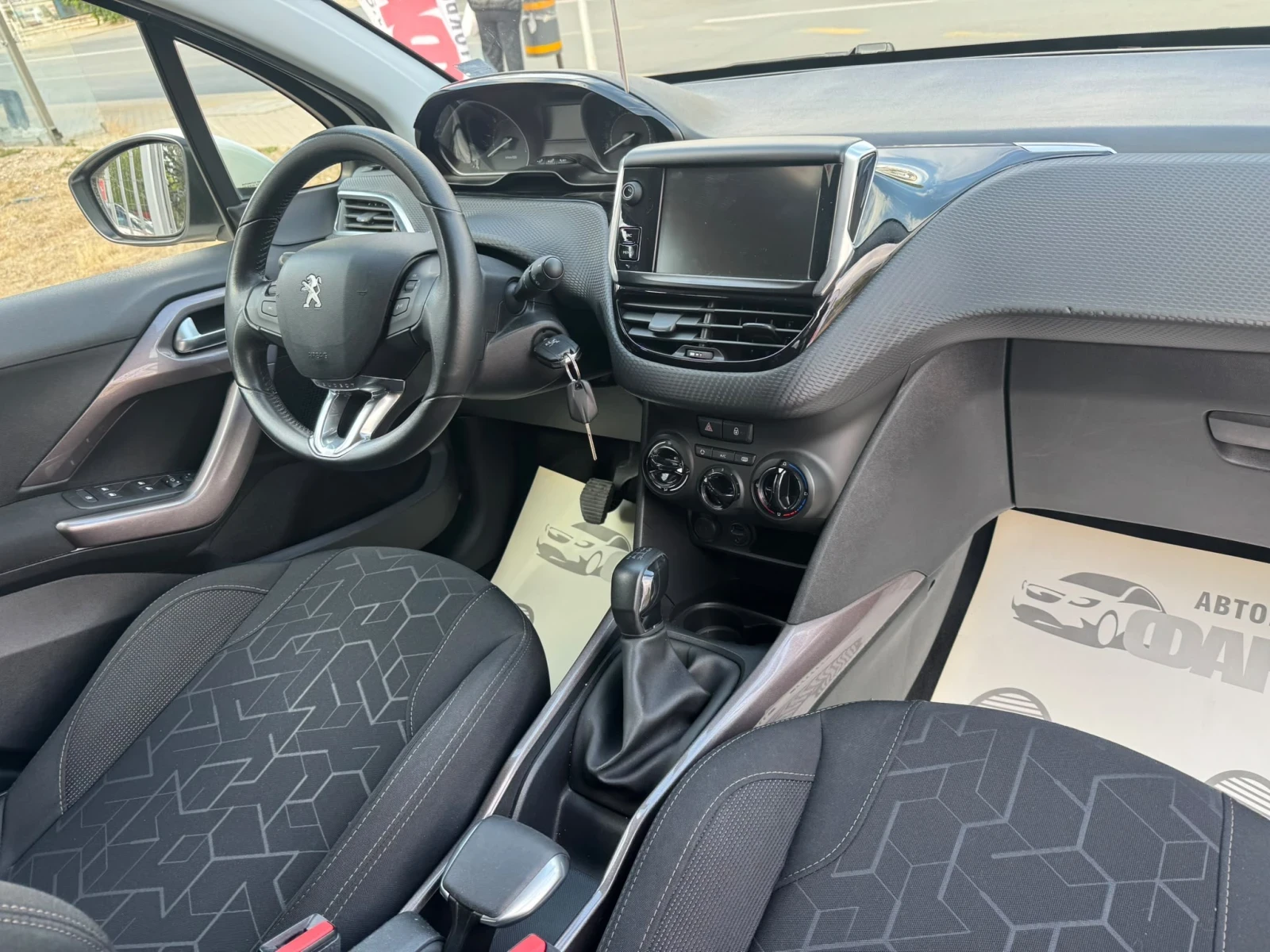 Peugeot 2008 1.6HDi, снимка 10 - Автомобили и джипове - 56281003