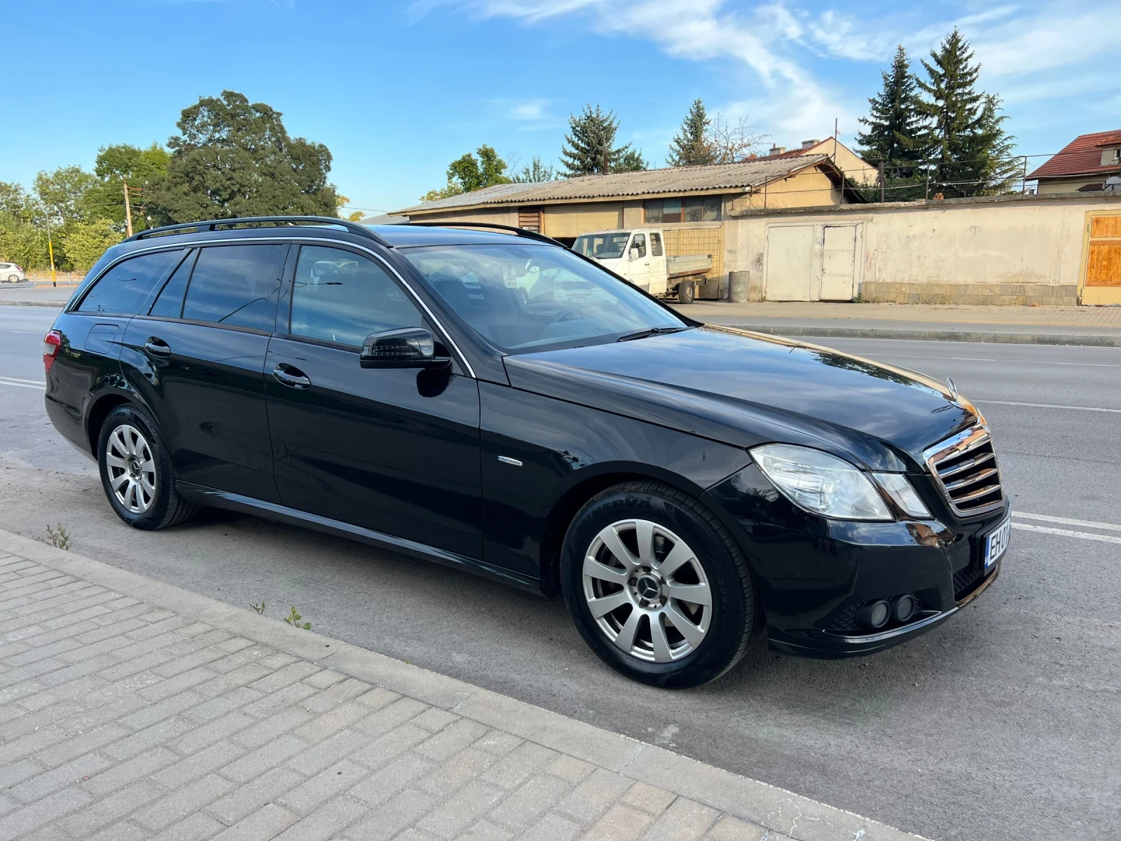 Mercedes-Benz E 220 136hp, снимка 3 - Автомобили и джипове - 56321927