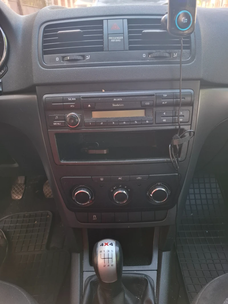 Skoda Yeti, снимка 11 - Автомобили и джипове - 52150731