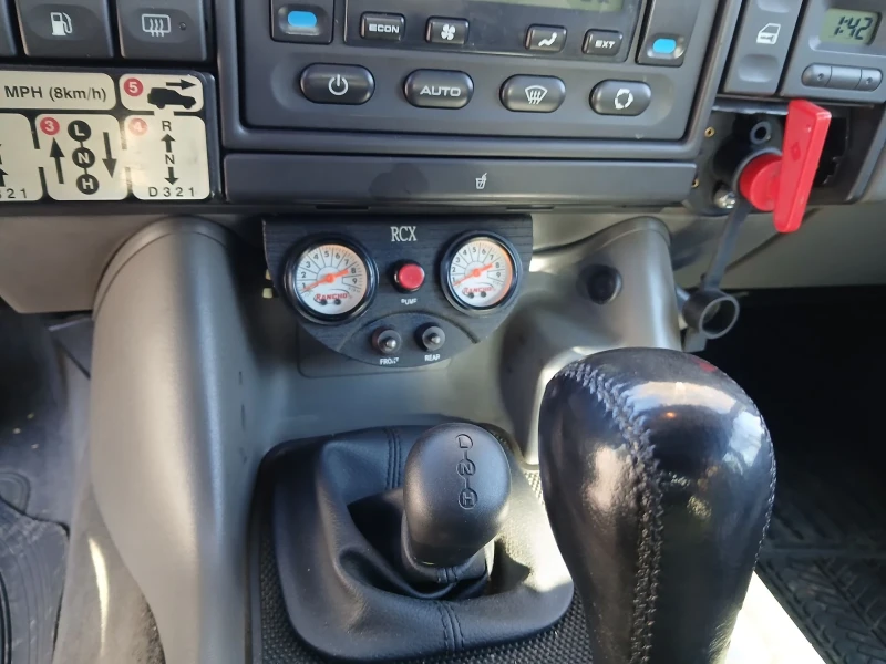 Land Rover Discovery 4.0 бензин два блокажа, снимка 8 - Автомобили и джипове - 51999150