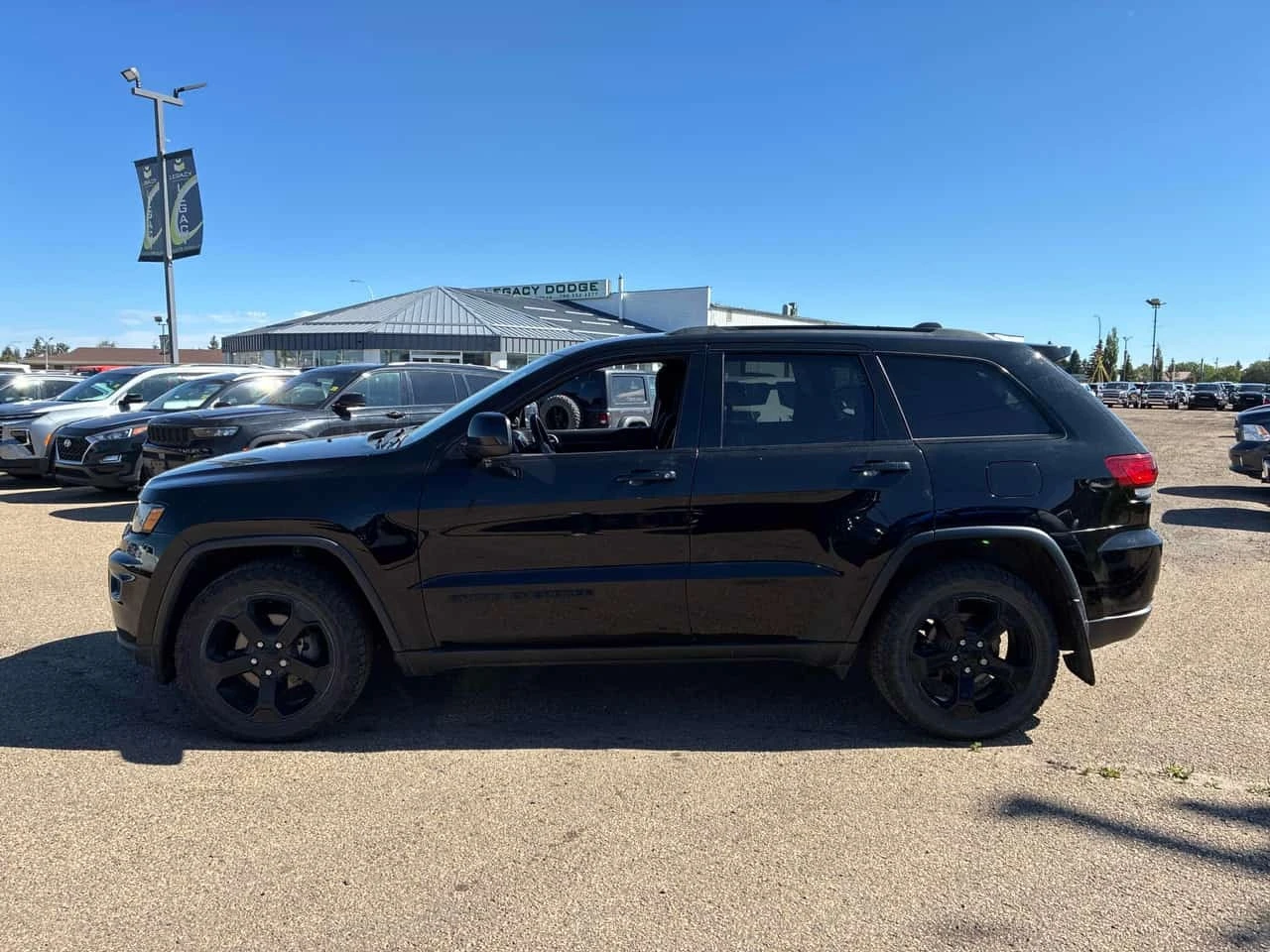 Jeep Grand cherokee * Upland * АВТОКРЕДИТ БЕЗ ПЪРВОНАЧАЛНА ВНОСКА* , снимка 2 - Автомобили и джипове - 55746806