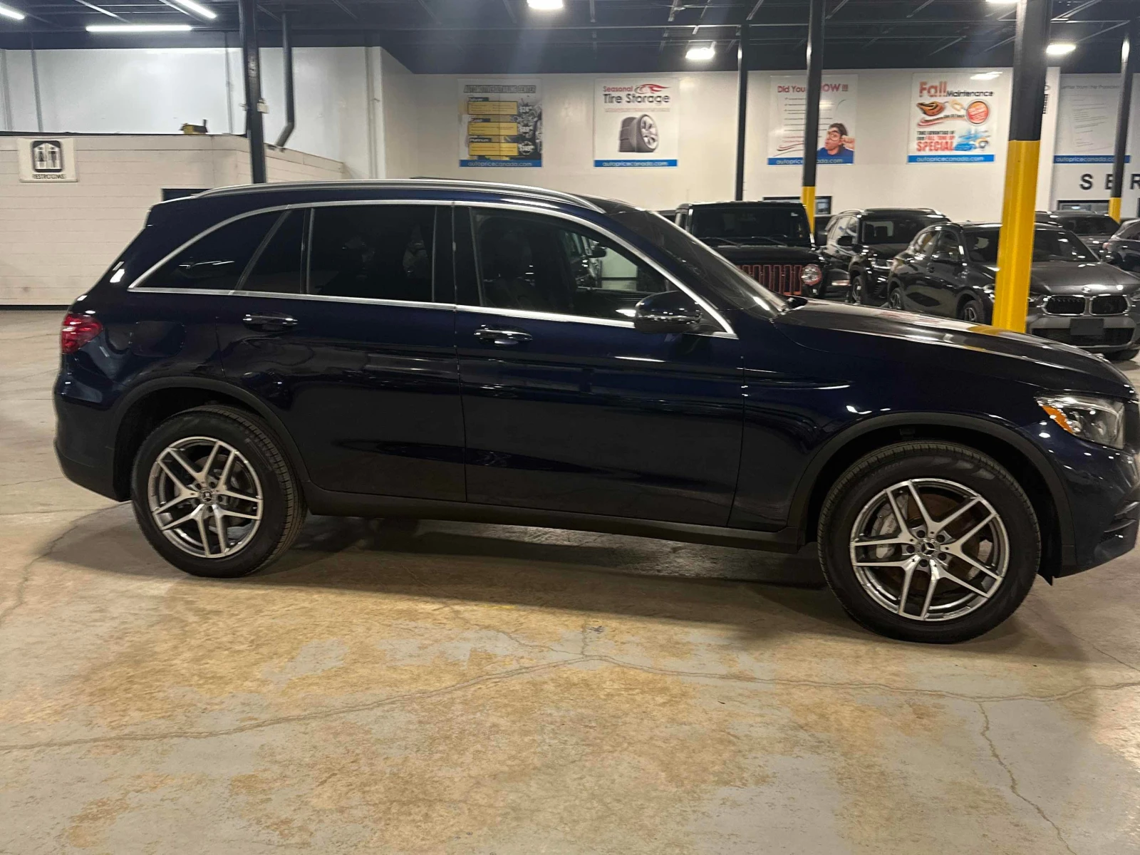 Mercedes-Benz GLC 300  CARFAX / ПАНОРАМА / АВТОКРЕДИТ, снимка 3 - Автомобили и джипове - 56127205