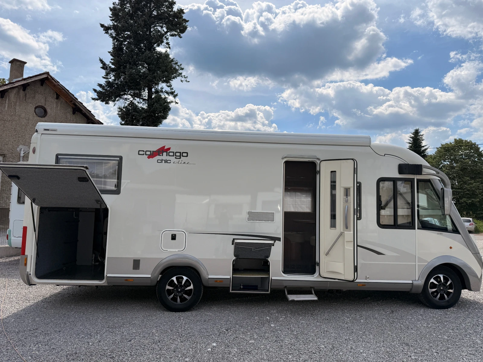 Кемпер Carthago Chic E-line I51 LE Двоен под, Аlde!, снимка 5 - Каравани и кемпери - 54984772