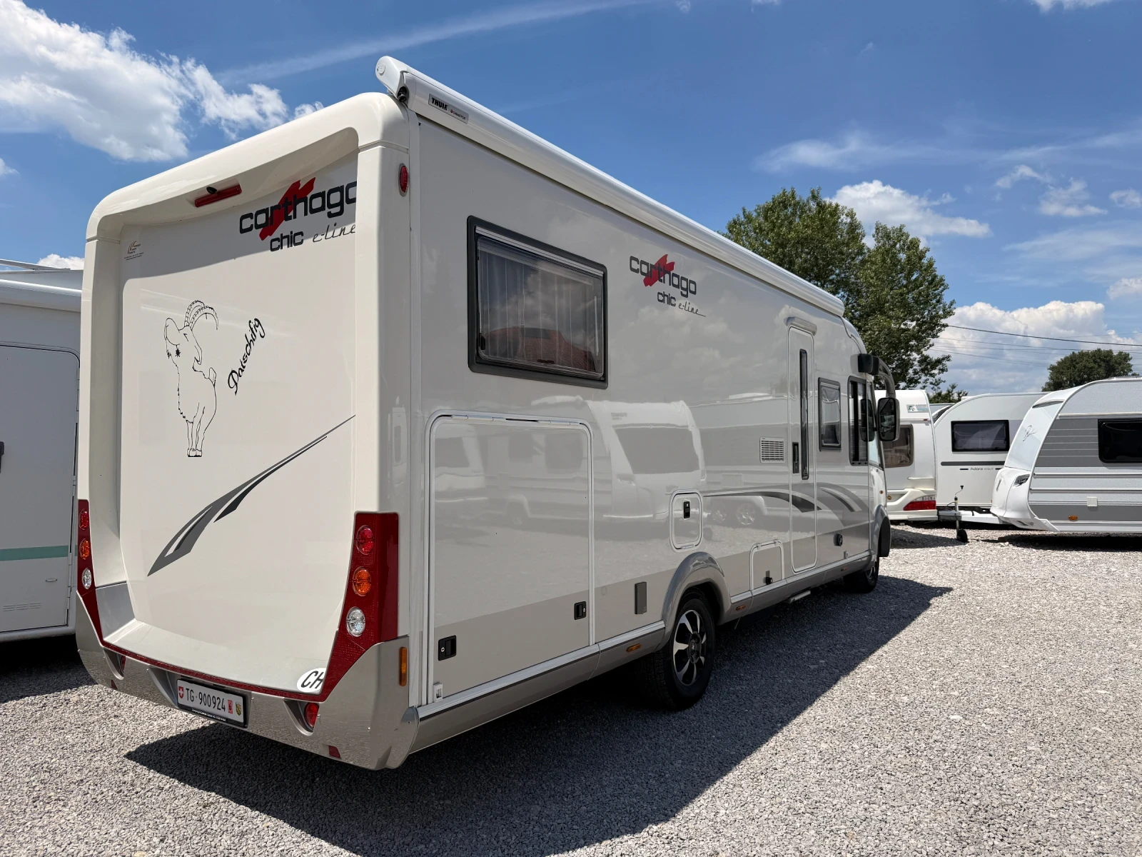 Кемпер Carthago Chic E-line I51 LE Двоен под, Аlde!, снимка 3 - Каравани и кемпери - 54984772