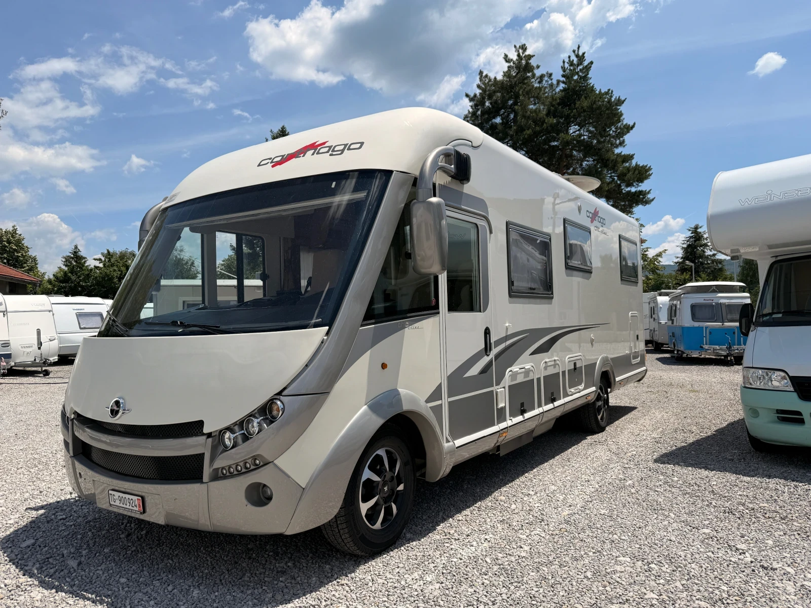 Кемпер Carthago Chic E-line I51 LE Двоен под, Аlde!, снимка 2 - Каравани и кемпери - 54984772