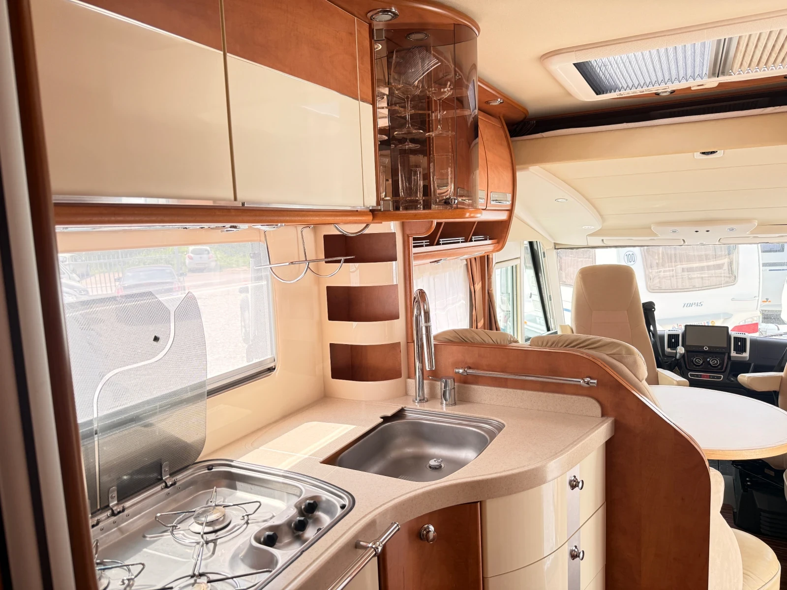 Кемпер Carthago Chic E-line I51 LE Двоен под, Аlde!, снимка 10 - Каравани и кемпери - 54984772
