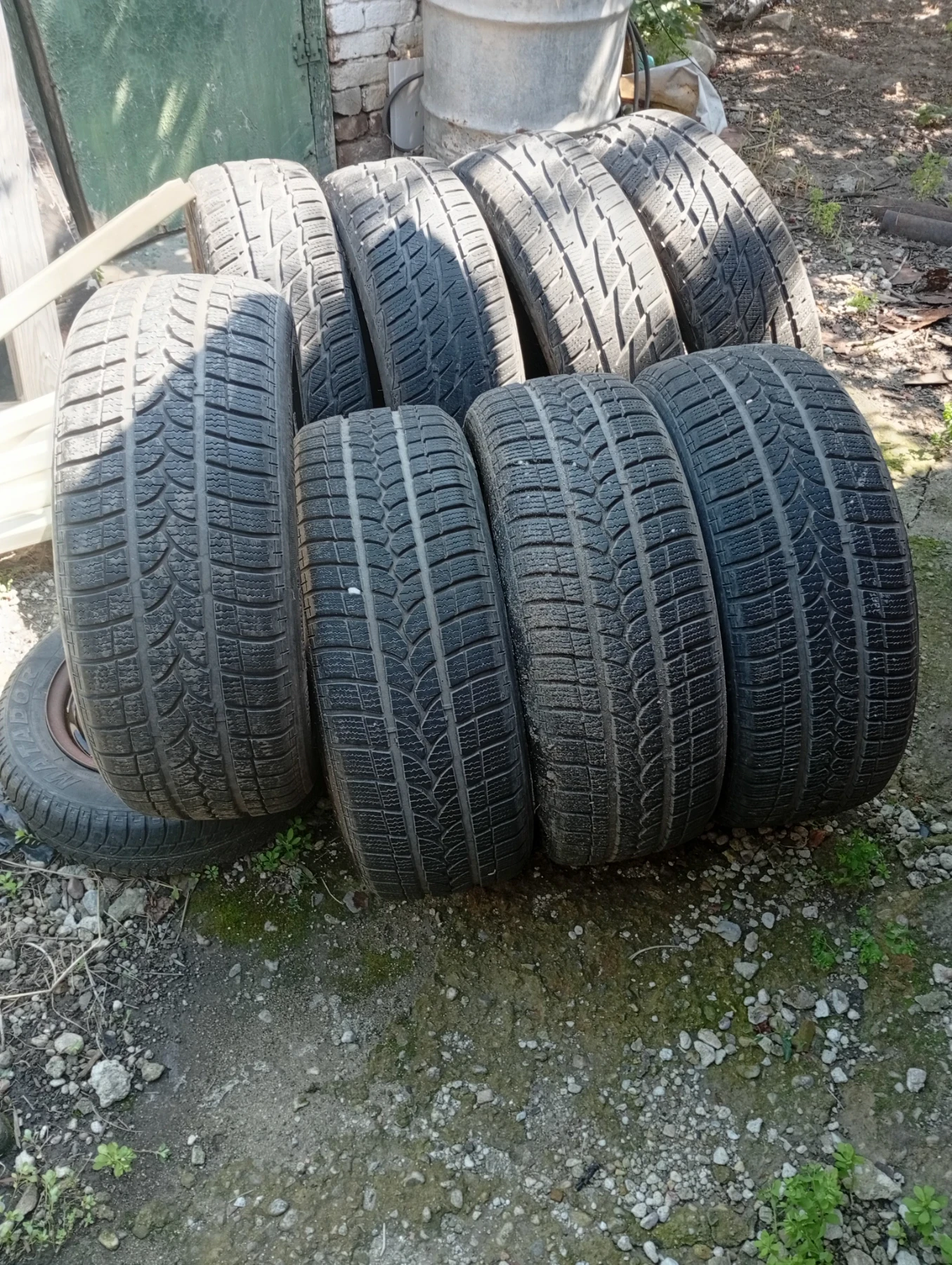 Гуми Зимни 205/55R17, снимка 3 - Гуми и джанти - 55152236
