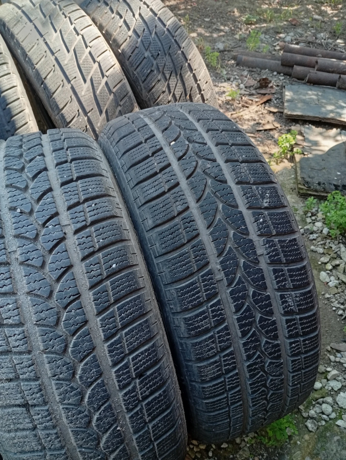 Гуми Зимни 205/55R17, снимка 2 - Гуми и джанти - 55152236