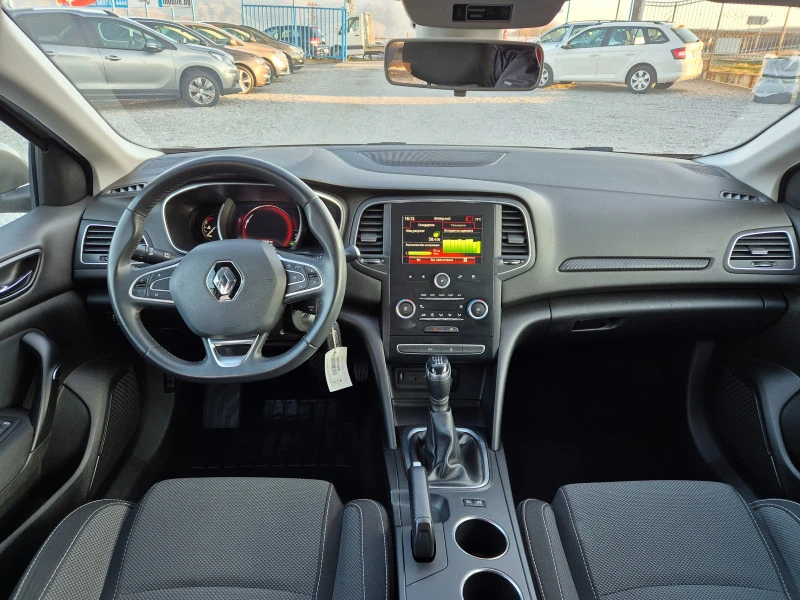 Renault Megane 1.5 DCI, снимка 8 - Автомобили и джипове - 46355834