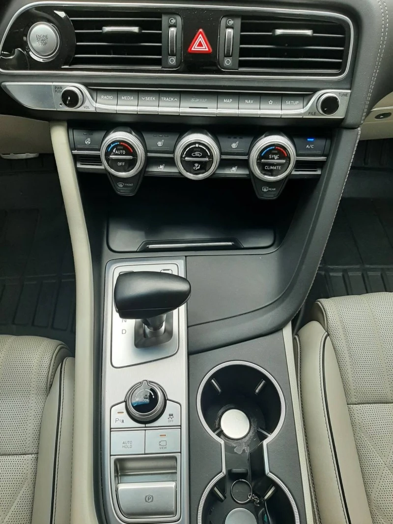 Genesis G70 3.3 Т HTRAC, снимка 15 - Автомобили и джипове - 47420754