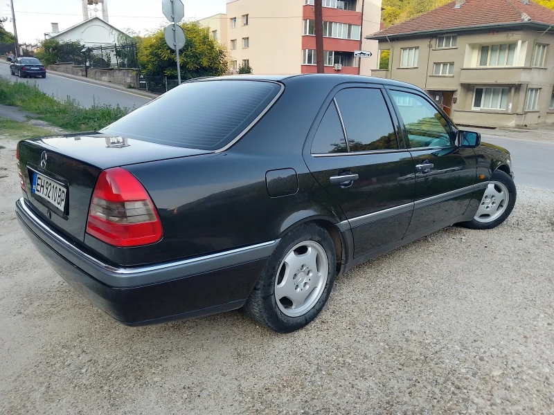 Mercedes-Benz C 180, снимка 5 - Автомобили и джипове - 47382046