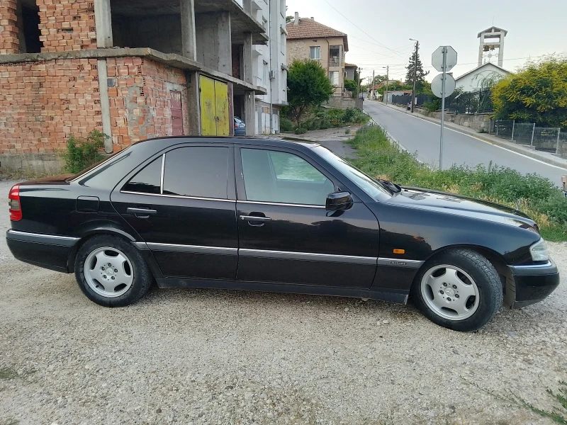 Mercedes-Benz C 180, снимка 4 - Автомобили и джипове - 47382046