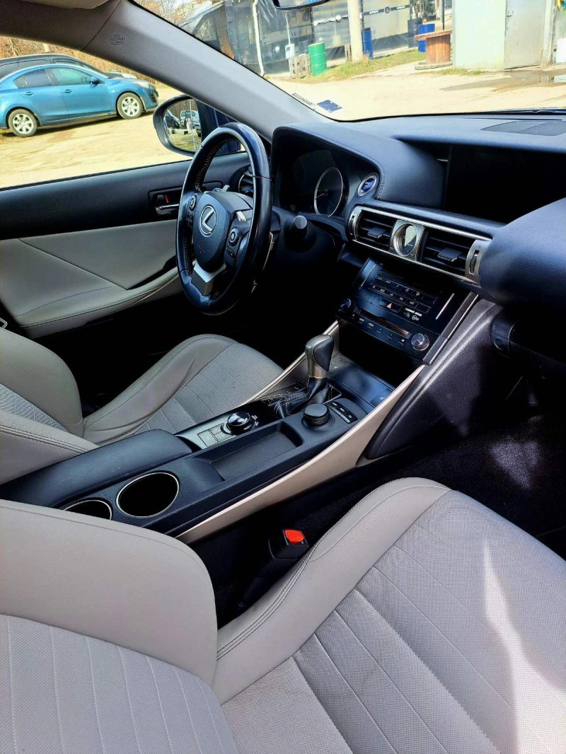 Lexus IS 300 300H, снимка 9 - Автомобили и джипове - 47635591