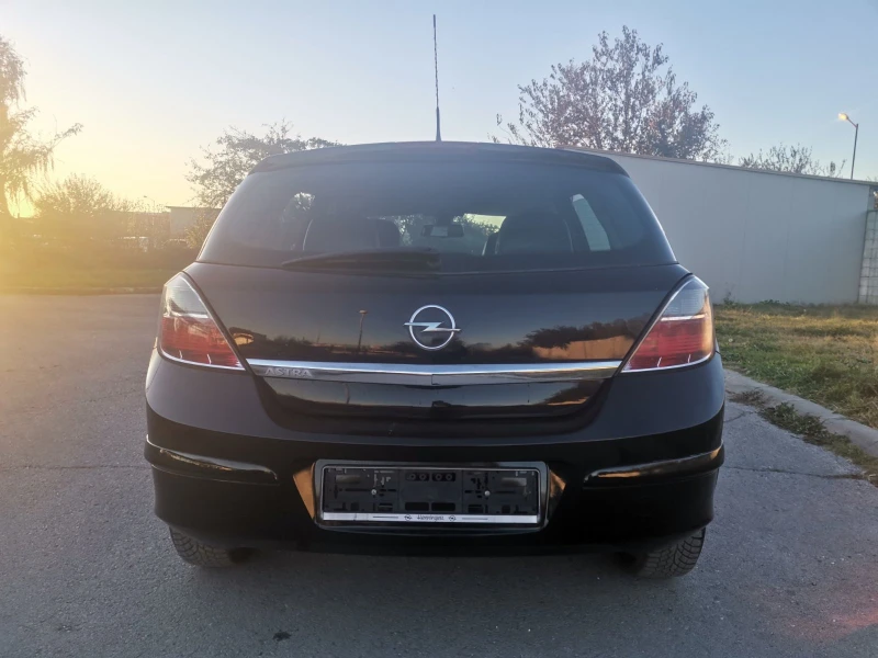 Opel Astra FACE/1.6i/ПЕРФЕКТЕН, снимка 5 - Автомобили и джипове - 48025300