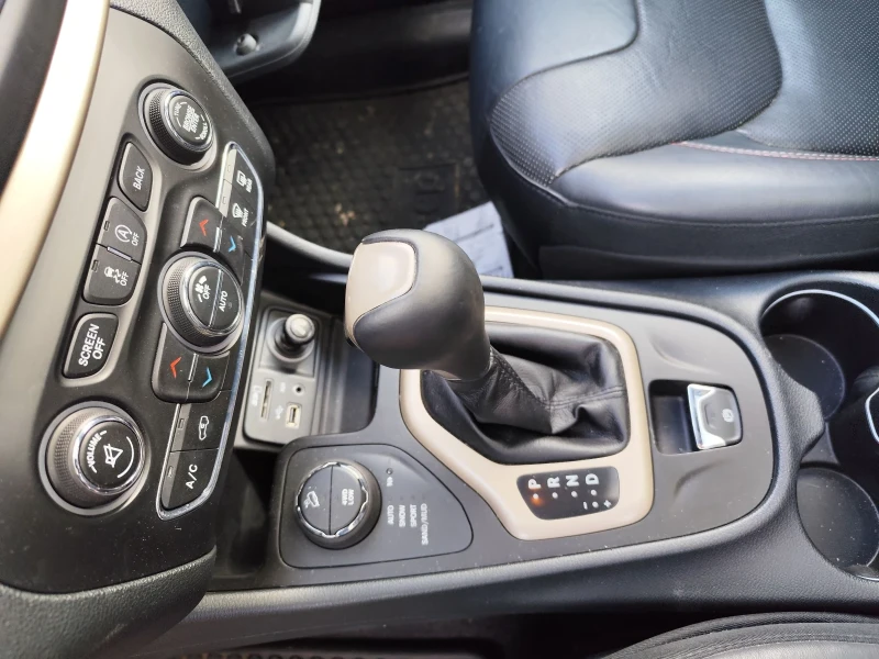 Jeep Cherokee 2.2TD-115х.км!!!, снимка 13 - Автомобили и джипове - 50063738