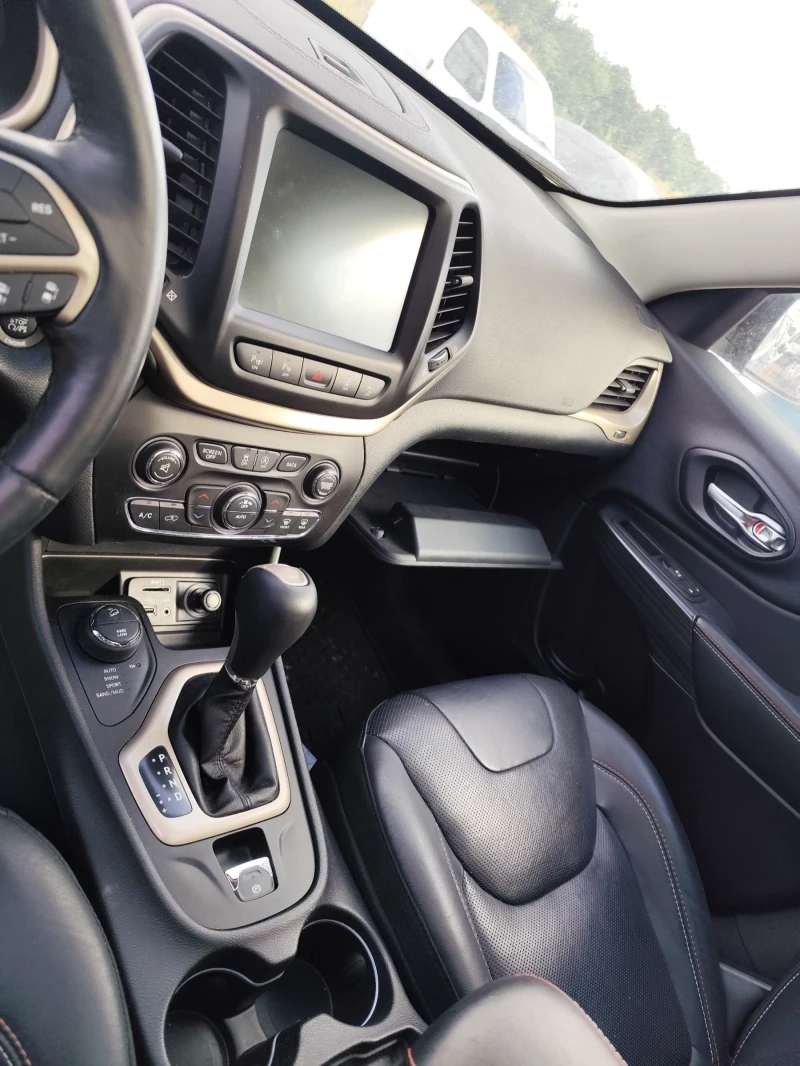 Jeep Cherokee 2.2TD-115х.км!!!, снимка 17 - Автомобили и джипове - 50063738