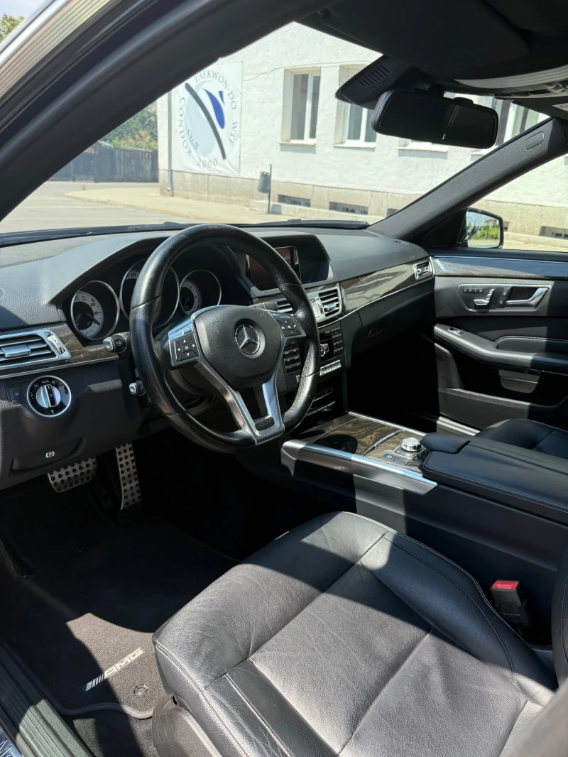 Mercedes-Benz E 350 AMG / 9G-Tronic / Панорама / 360 Камери /Park Asis, снимка 10 - Автомобили и джипове - 51257114