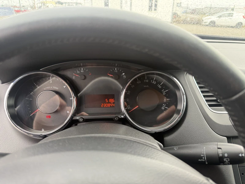 Peugeot 5008 1.6 HDI, снимка 14 - Автомобили и джипове - 52474320