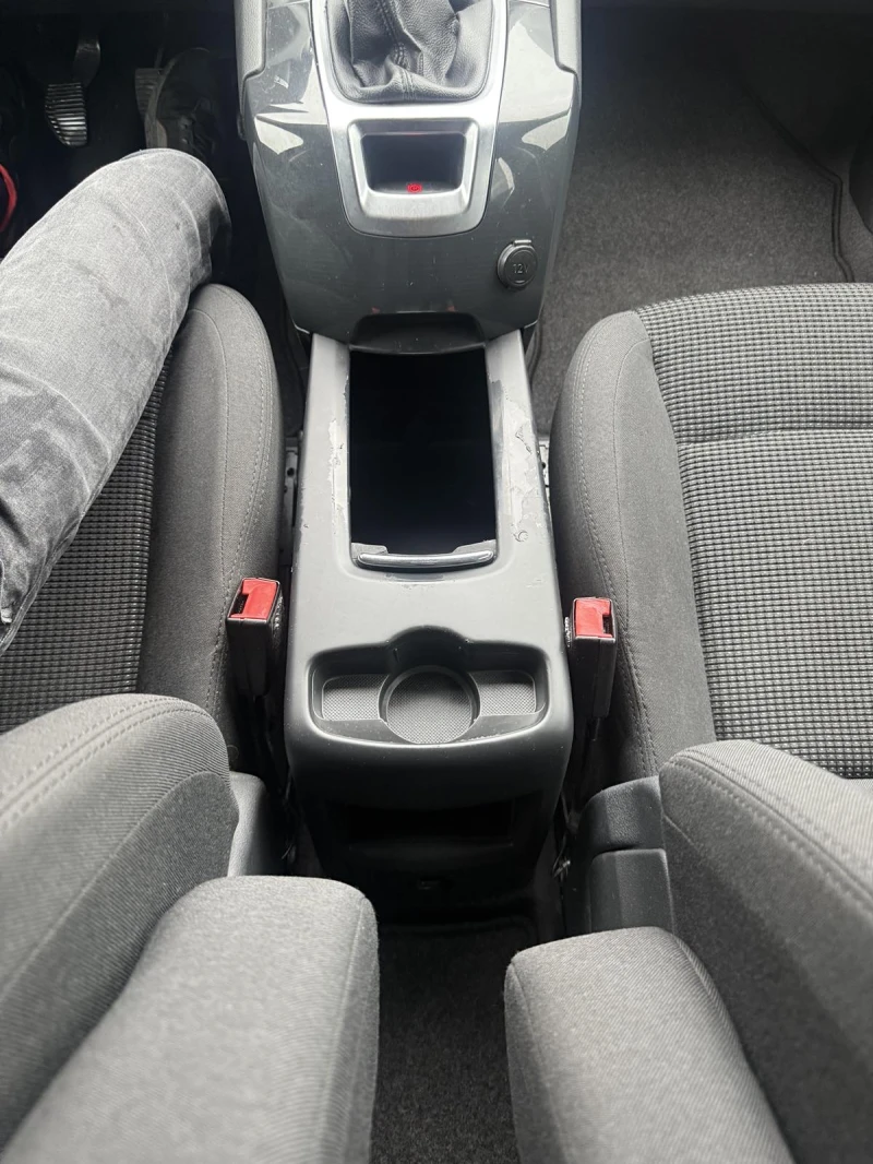 Peugeot 5008 1.6 HDI, снимка 16 - Автомобили и джипове - 52474320