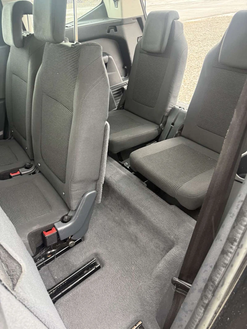 Peugeot 5008 1.6 HDI, снимка 11 - Автомобили и джипове - 52474320