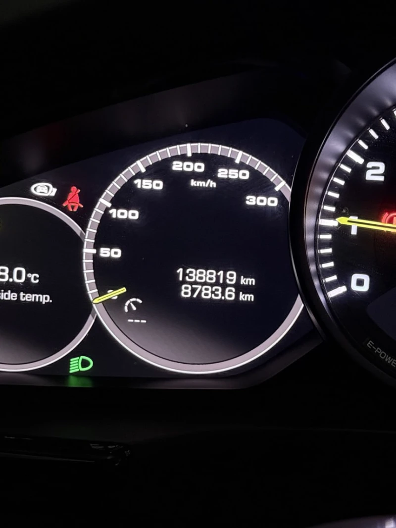 Porsche Panamera * АВТО КРЕДИТ* ЦЕНА ДО БГ * СЕРВИЗНА ИСТОРИЯ * , снимка 8 - Автомобили и джипове - 53496749