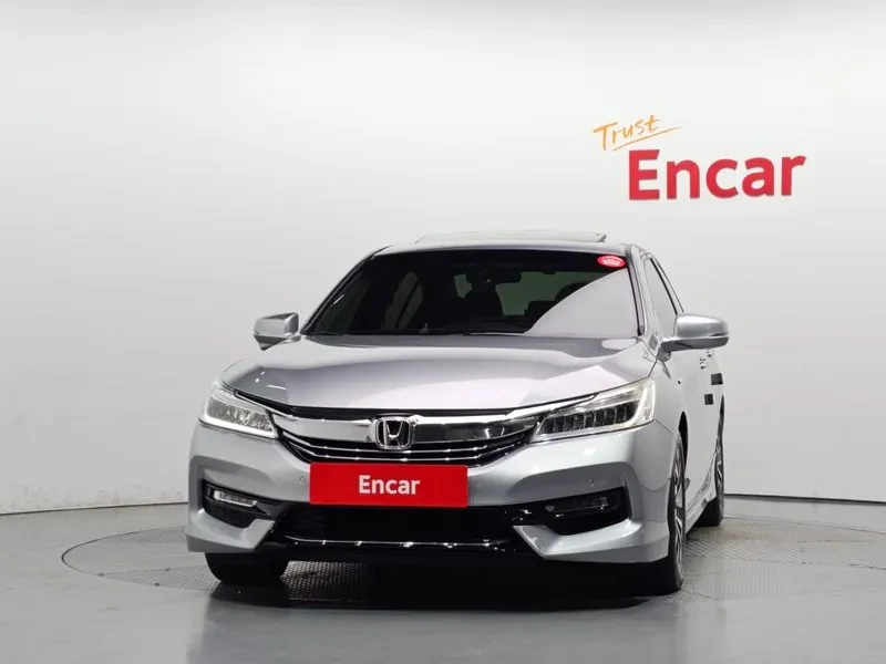 Honda Accord 2.0 Hybrid 9Th Generation, снимка 3 - Автомобили и джипове - 56069463