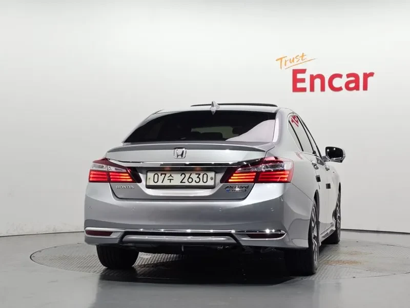 Honda Accord 2.0 Hybrid 9Th Generation, снимка 4 - Автомобили и джипове - 56069463