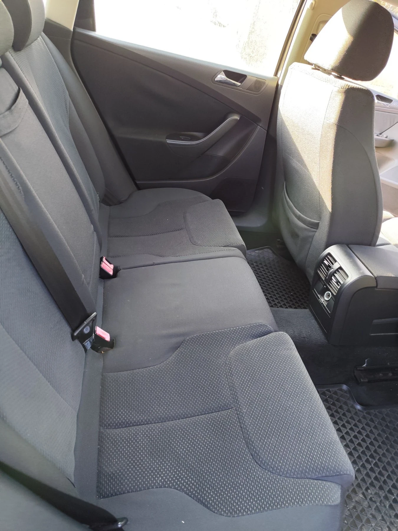 VW Passat 2.0 TDI 8V BMP - 2008г. Обслужен | Mobile.bg — изображение 12