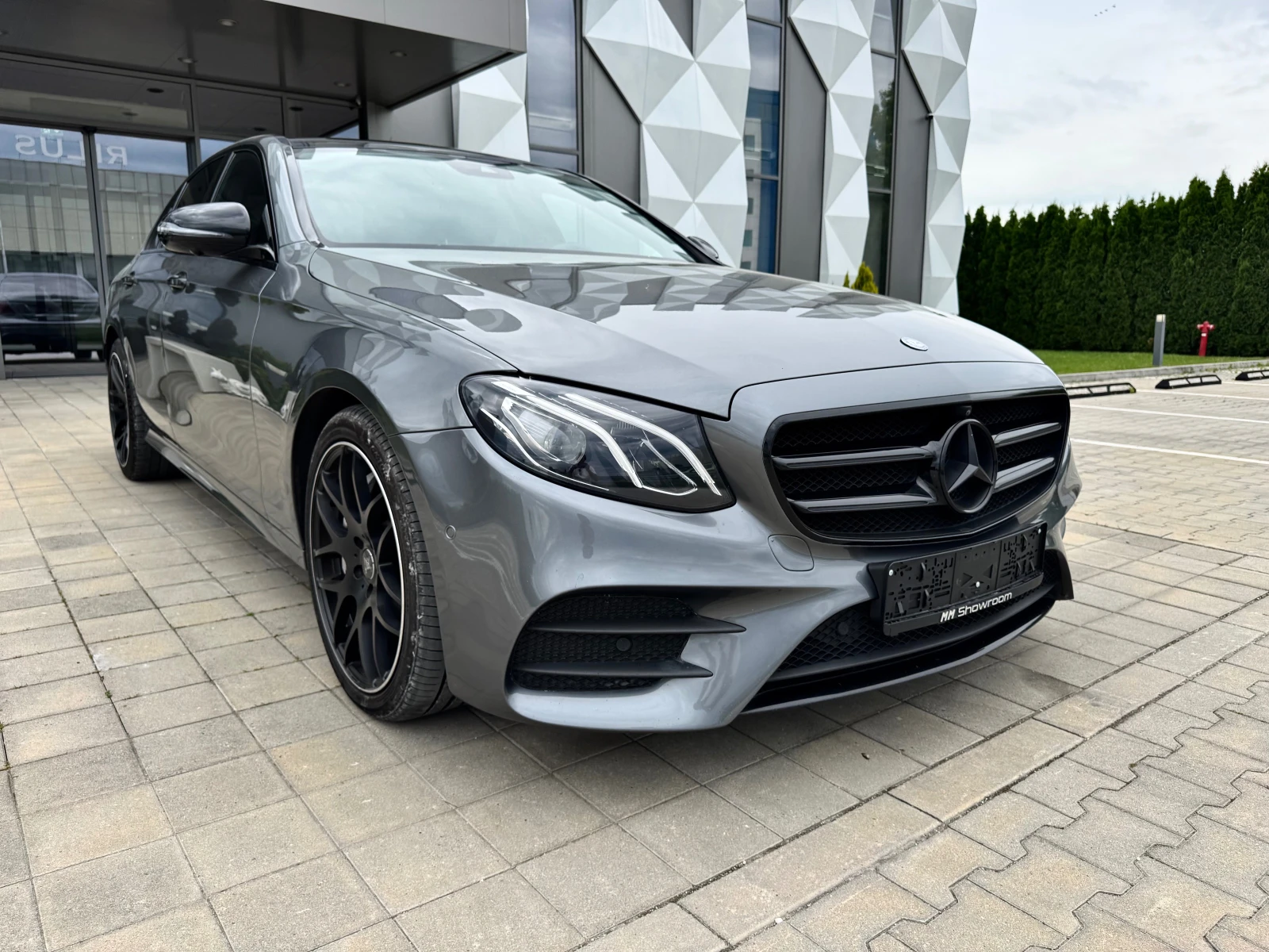 Mercedes-Benz E 350 AMG-ПАНОРАМА-BURMASTER-360КАМЕРИ-BURMASTER-BLIND - изображение 3