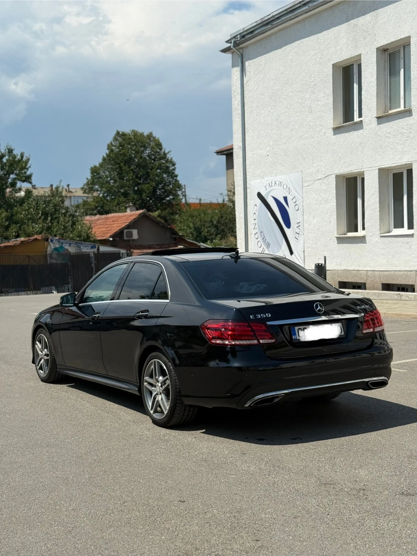 Mercedes-Benz E 350 AMG / 9G-Tronic / Панорама / 360 Камери /Park Asis - изображение 7
