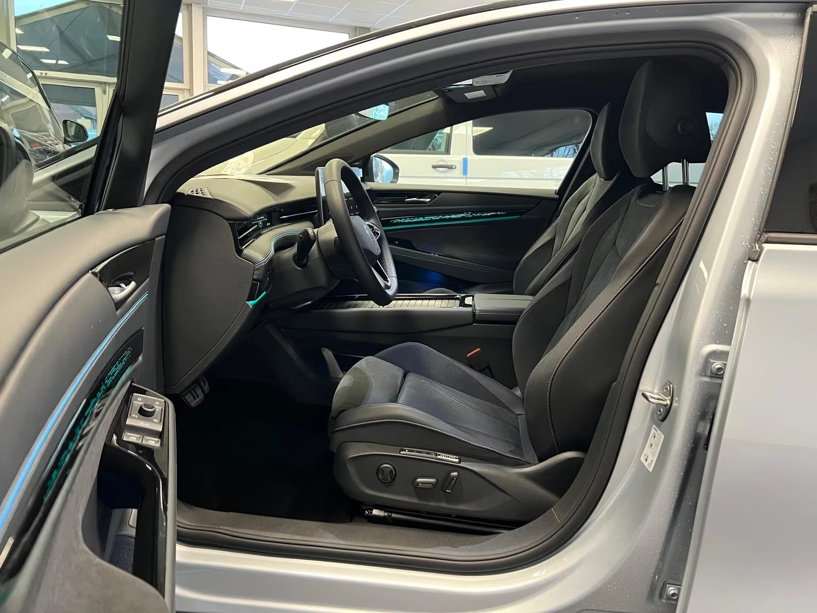 VW ID.7 PRO/286HP/MASSAGE/HUD/360/NAVI/LED/DIGI/CPLAY/382g - изображение 8