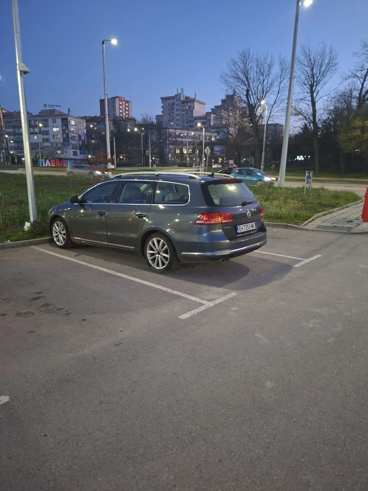 VW Passat, снимка 2 - Автомобили и джипове - 54103653