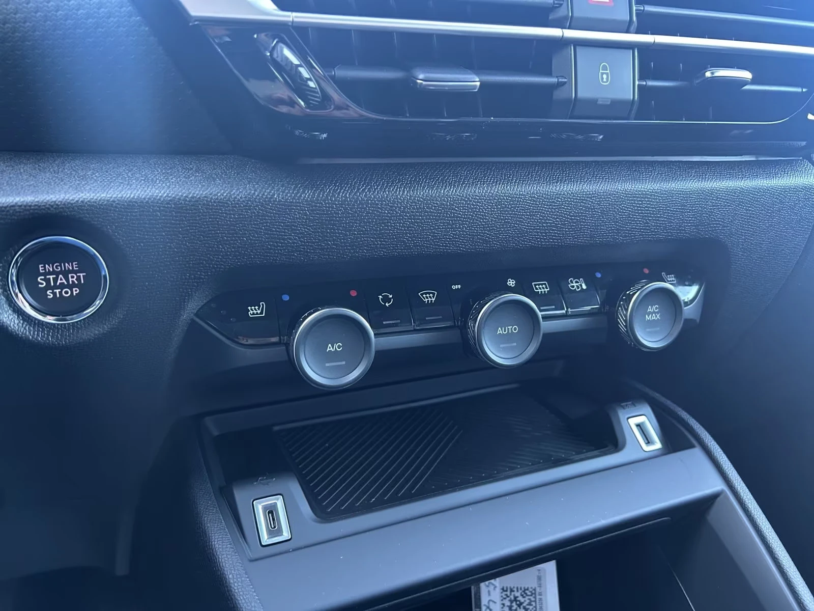 Citroen C4 НОВ!/1.2HEV/145HP/MAX/CAM/LED/NAVI/ACC/CPLAY/136q, снимка 11 - Автомобили и джипове - 54124809