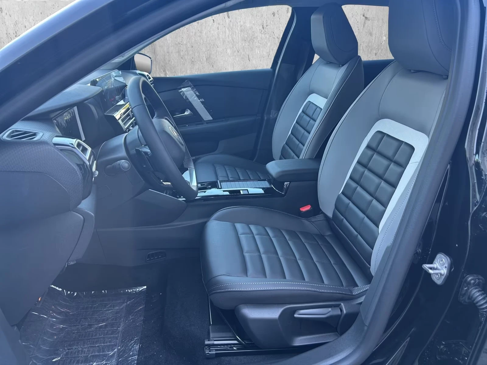 Citroen C4 НОВ!/1.2HEV/145HP/MAX/CAM/LED/NAVI/ACC/CPLAY/136q, снимка 6 - Автомобили и джипове - 54124809