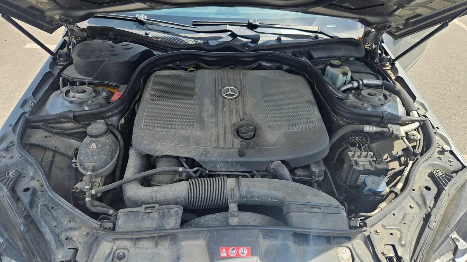 Mercedes-Benz E 200 CDI 7G TRONIC, снимка 11 - Автомобили и джипове - 54761771