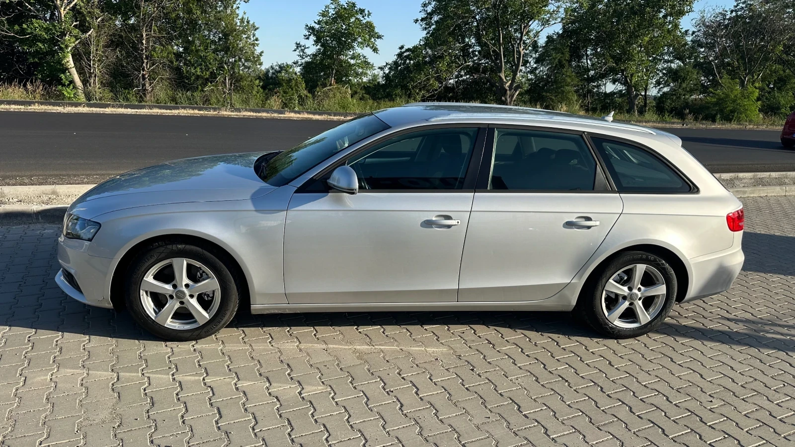 Audi A4 Navi Led  Ксенон  Евро 5 6 скорости , снимка 2 - Автомобили и джипове - 55080361