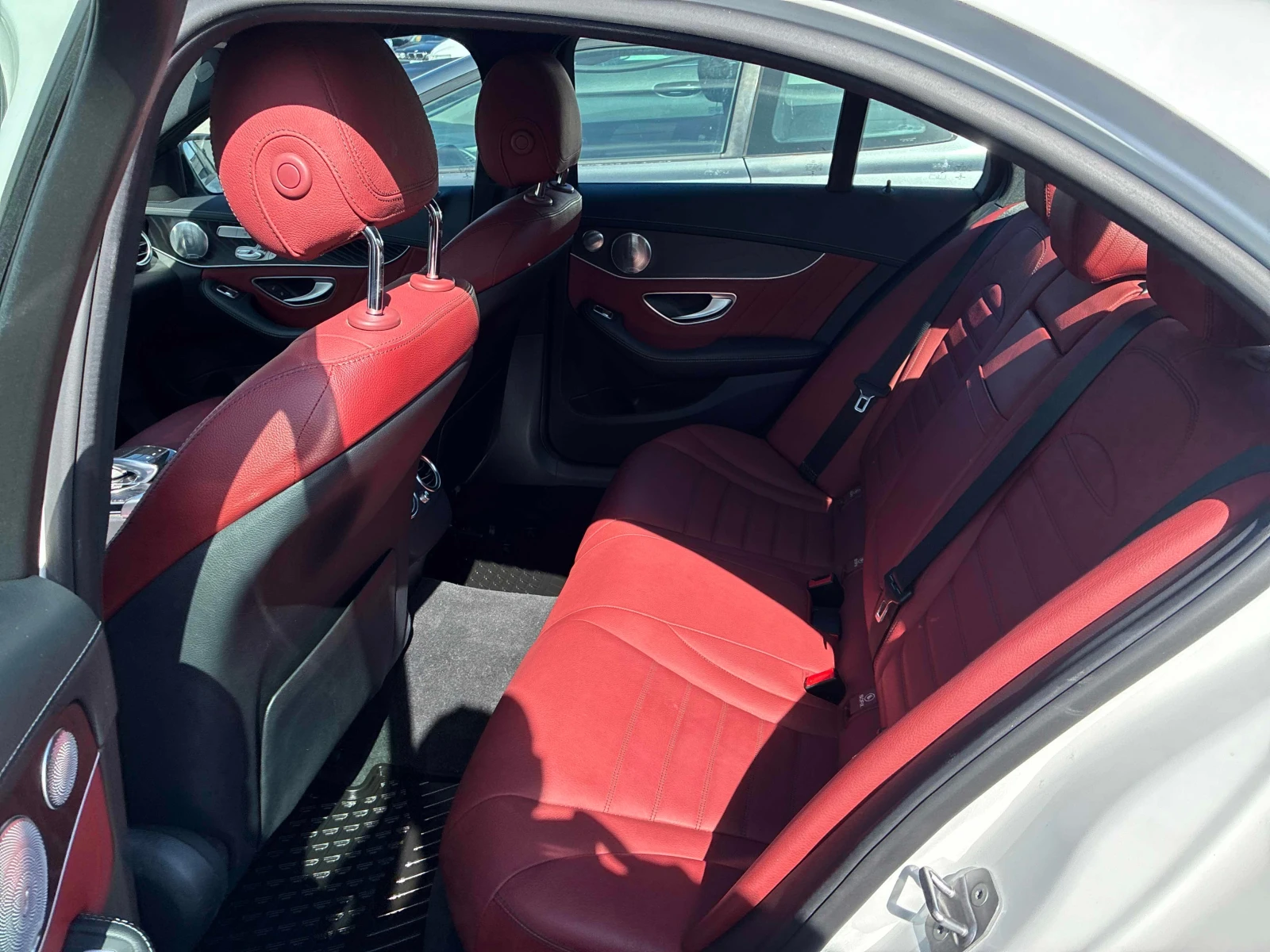 Mercedes-Benz C 43 AMG * BURMESTER * ЧЕРВЕНА КОЖА * ПАНО * CARFAX * , снимка 15 - Автомобили и джипове - 56012854