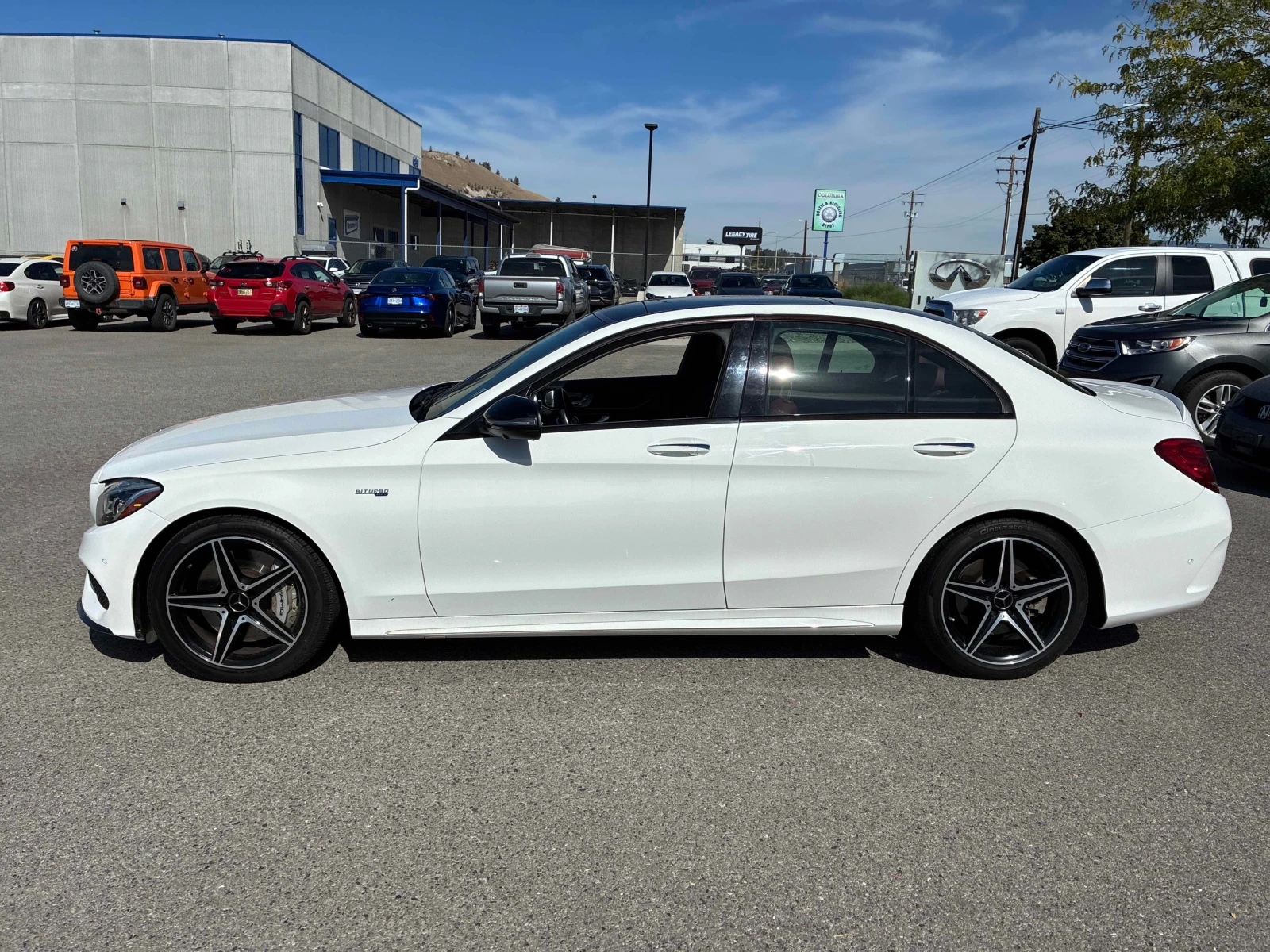 Mercedes-Benz C 43 AMG * BURMESTER * ЧЕРВЕНА КОЖА * ПАНО * CARFAX * , снимка 3 - Автомобили и джипове - 56012854