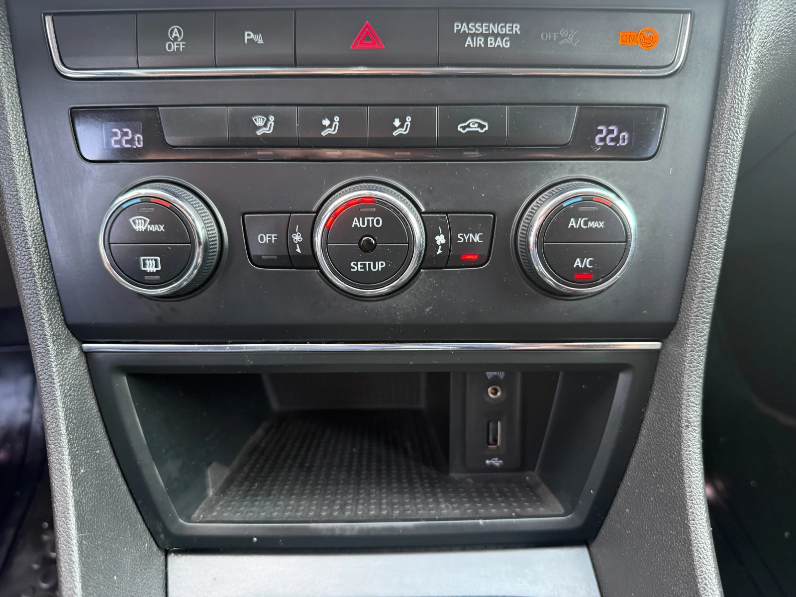 Seat Leon 1, 6 TDI НАВИГАЦИЯ  !! ЕВРО 6 !! LED !!, снимка 13 - Автомобили и джипове - 56049370