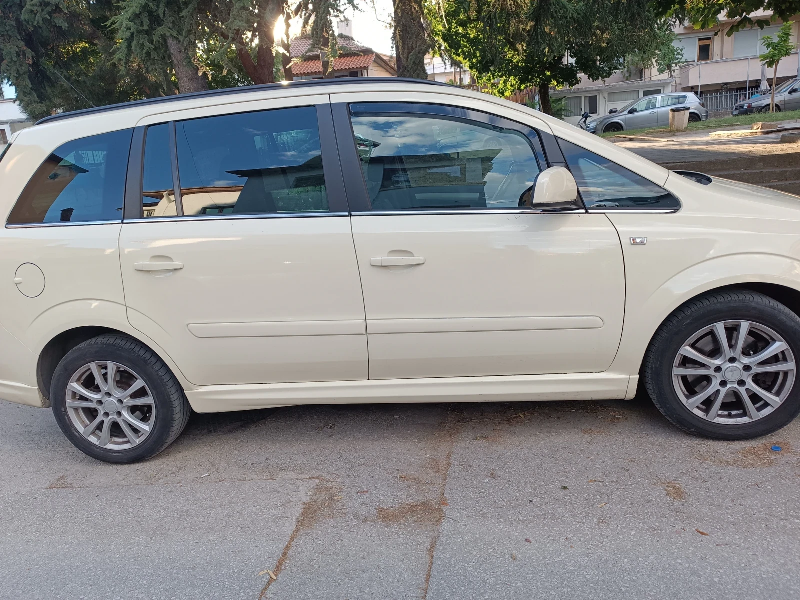 Opel Zafira 1.6 eko flex, снимка 4 - Автомобили и джипове - 56536910