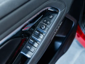 Land Rover Range Rover Evoque P250 AWD / R-Dynamic SE / PANO / Meridian / 360 - 52200 лв. / 26689.44 € - 55357866 6