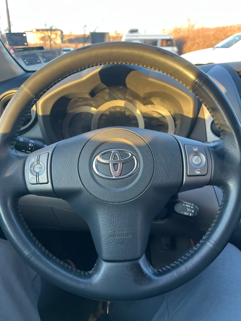 Toyota Rav4, снимка 2 - Автомобили и джипове - 48560634