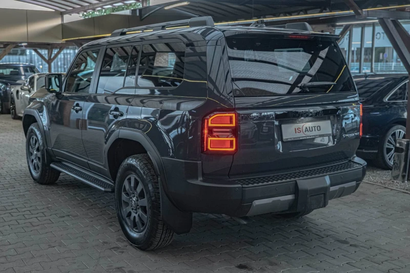 Toyota Land cruiser J250/i-Force MAX/4WD/Обдухване/Lane Assist/Virtual, снимка 5 - Автомобили и джипове - 52265983