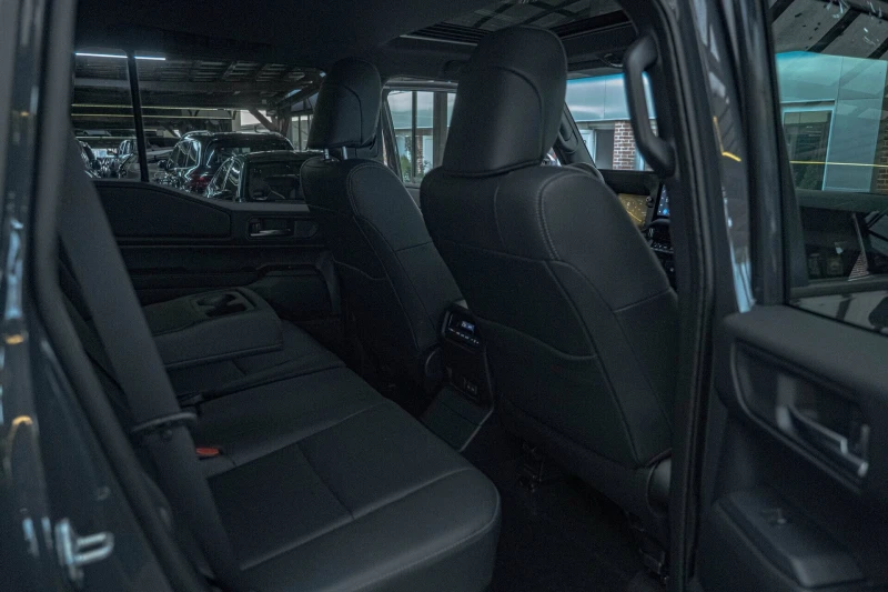 Toyota Land cruiser J250/i-Force MAX/4WD/Обдухване/Lane Assist/Virtual, снимка 10 - Автомобили и джипове - 52265983