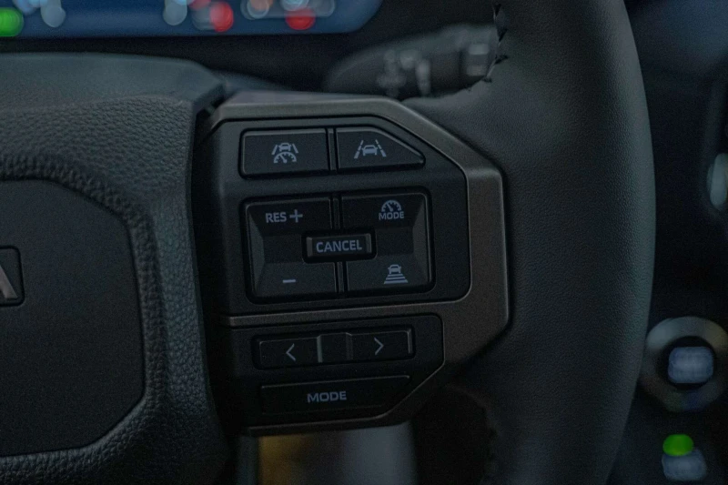 Toyota Land cruiser J250/i-Force MAX/4WD/Обдухване/Lane Assist/Virtual, снимка 8 - Автомобили и джипове - 52265983