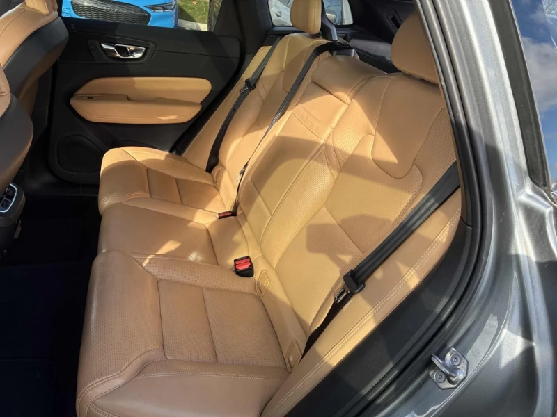 Volvo XC60 Inscription* 4x4* 360cam* Пано* Обдух* Подгрев, снимка 11 - Автомобили и джипове - 52361196