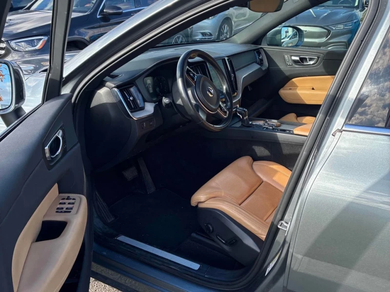 Volvo XC60 Inscription* 4x4* 360cam* Пано* Обдух* Подгрев, снимка 6 - Автомобили и джипове - 52361196