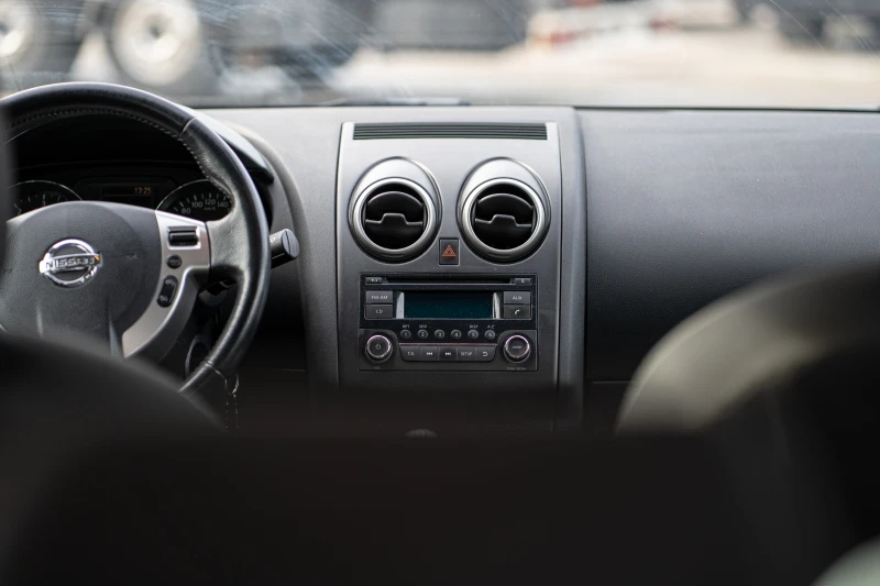 Nissan Qashqai, снимка 17 - Автомобили и джипове - 52641311
