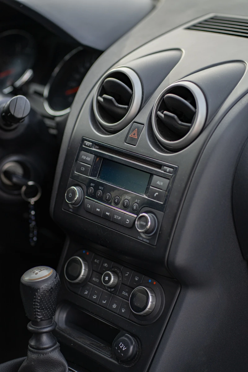 Nissan Qashqai, снимка 15 - Автомобили и джипове - 52641311